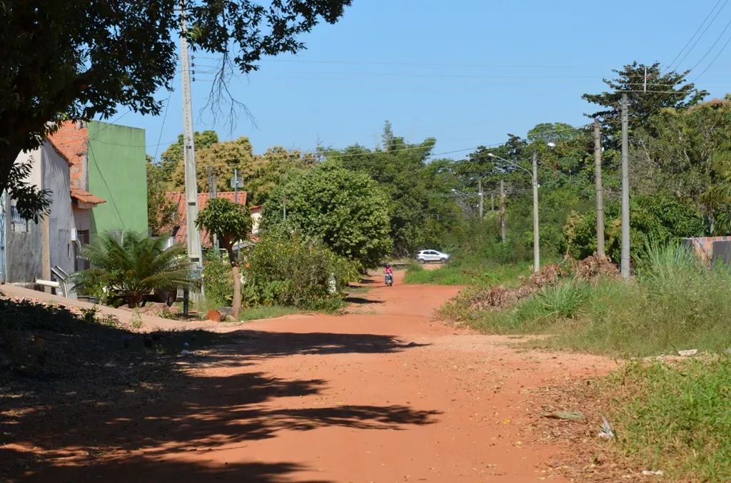 A falta de pavimentação constantemente causa transtornos para os moradores
